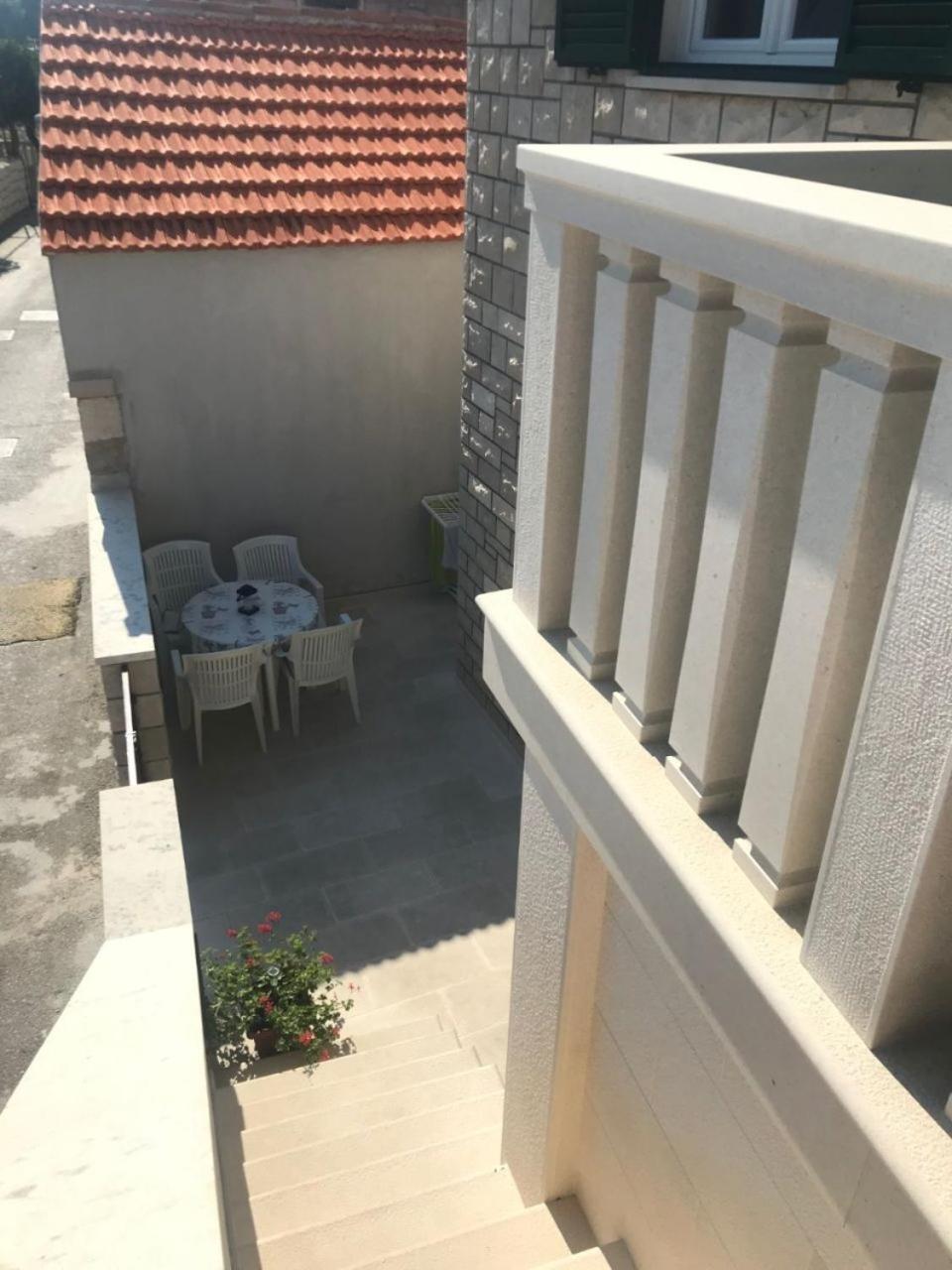 Apartment Tonci Postira Exterior photo